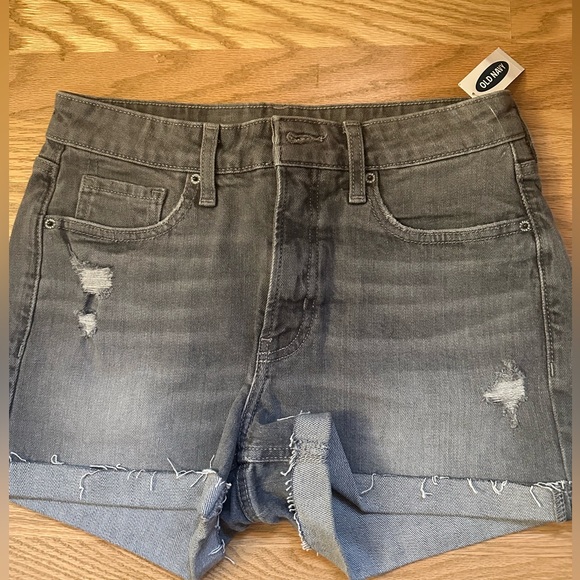 Old Navy Women's High-Waisted O.G. Gray 3" Cut-Off Jean Shorts - Picture 3 of 6